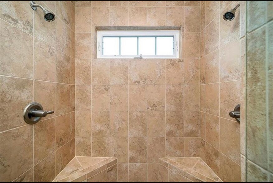 Building Photo - 323 Osona Ln