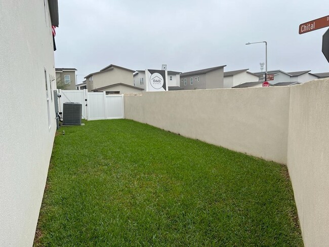Building Photo - 202 Deer Path Lp