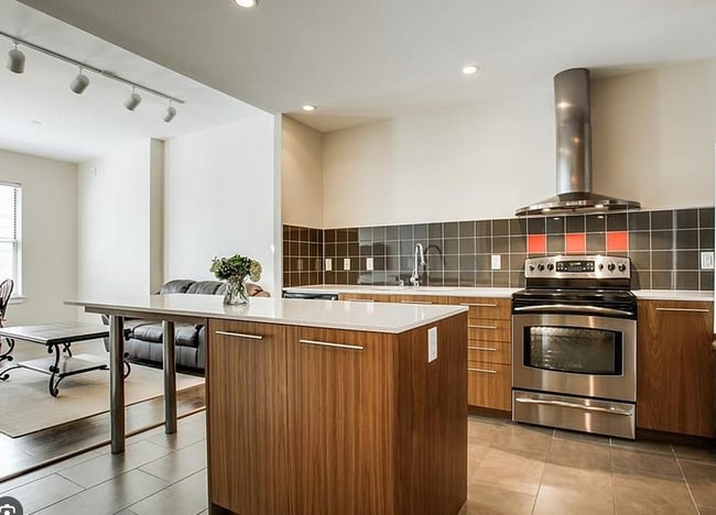 Building Photo - 2323 N Houston-205.4