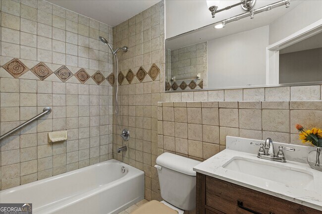 Building Photo - 2115 Julien Overlook