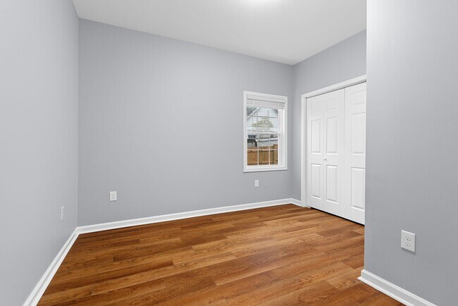Building Photo - $500 OFF Special - 4Bd/ 2Bath Ranch Style home mins from Downtown Burlington