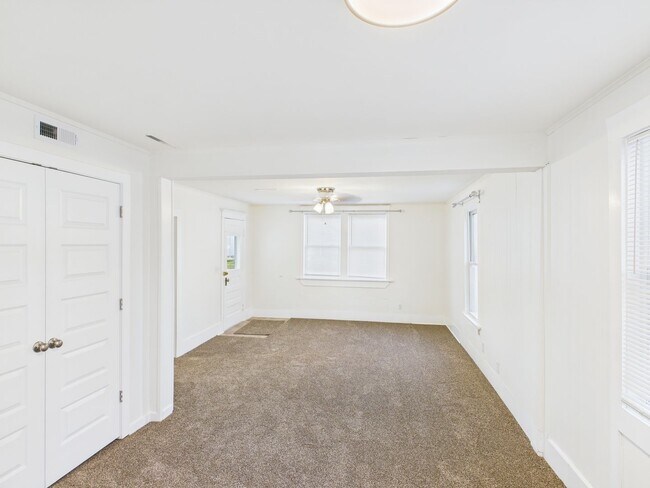 Building Photo - 309 W South St