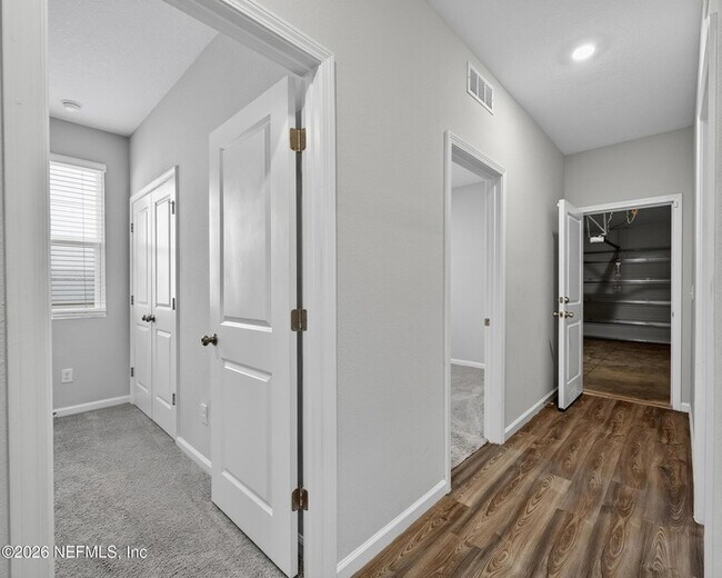 Building Photo - 14757 Cashew Ave