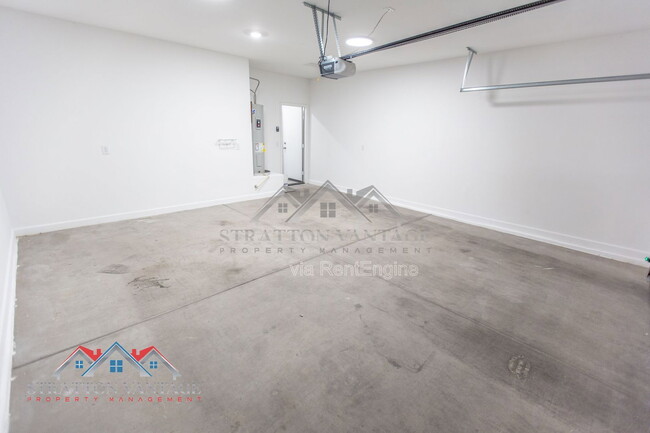 Building Photo - 1673 N Wrigley Dr