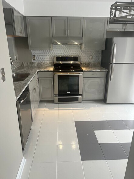 Building Photo - 522 Hollomon Dr