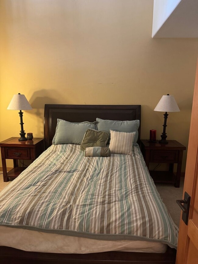 Building Photo - Luxury Fully Furnished 4BD/4BA Mountain Retreat with Hot Tub & Garage – Woodwinds #34, Mammoth Lakes