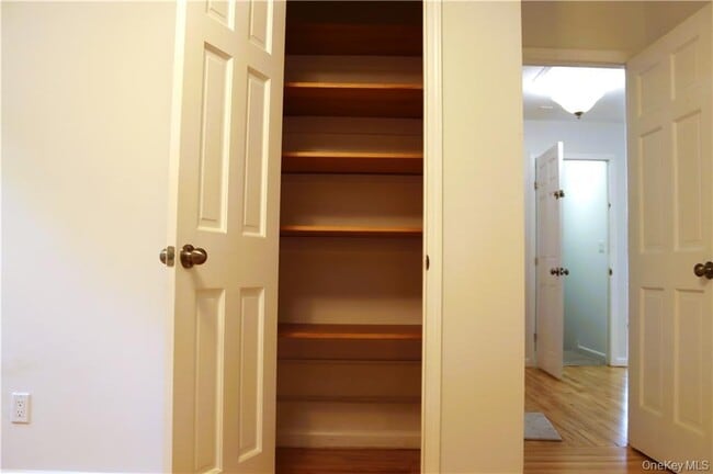 Building Photo - 5 Ridge Rd