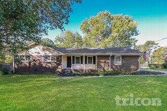 Building Photo - 2807 Alamo Pl