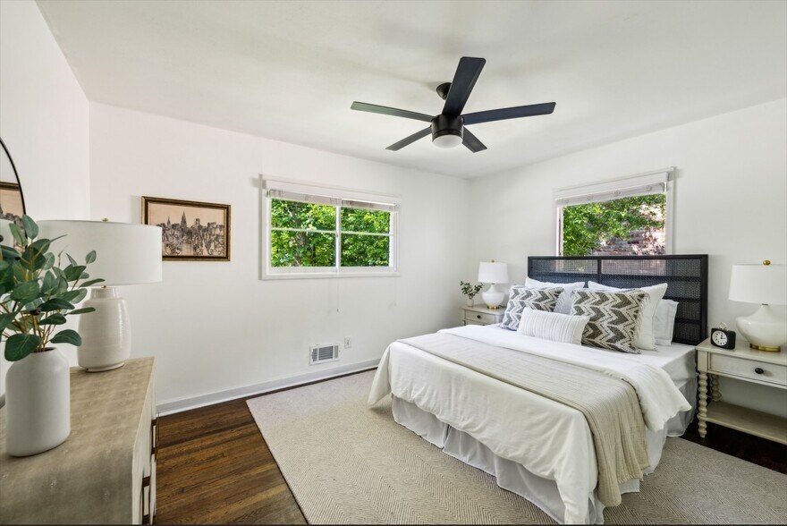 Building Photo - 2129 Arlington Ave NE