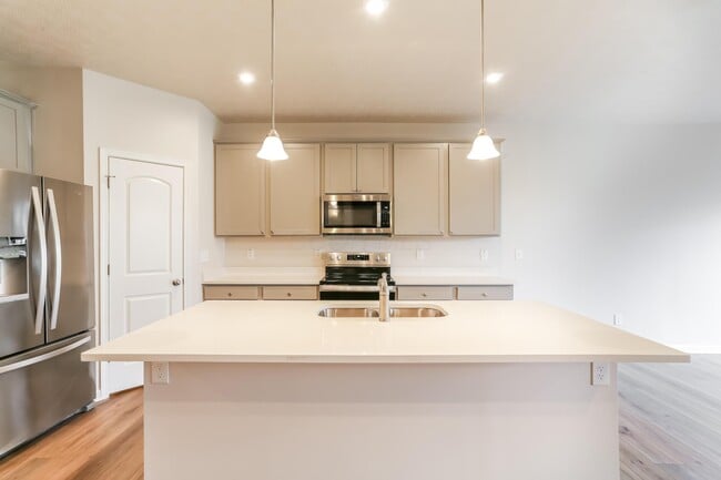 Building Photo - 5009 Roese Ave