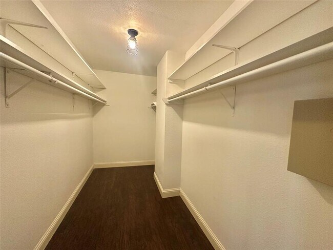 Building Photo - 11407 Bristle Oak Trail