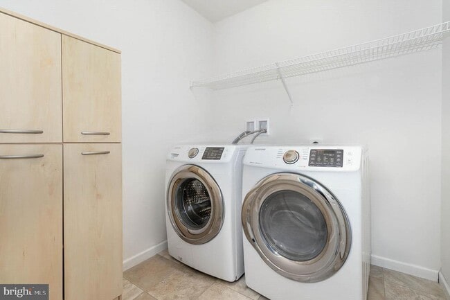 Building Photo - 3038 Meridian Cmns