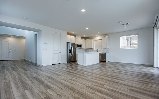 Building Photo - Brand New Home