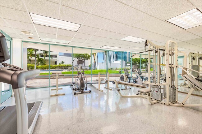 Building Photo - 1341 Kapiolani Blvd