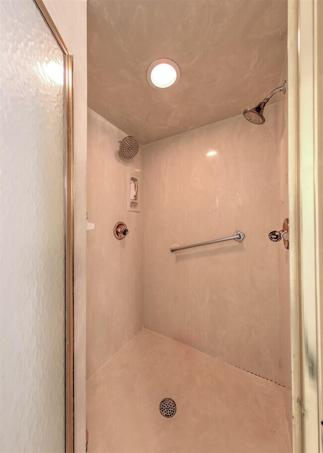 Building Photo - 4949 N Hwy A1A