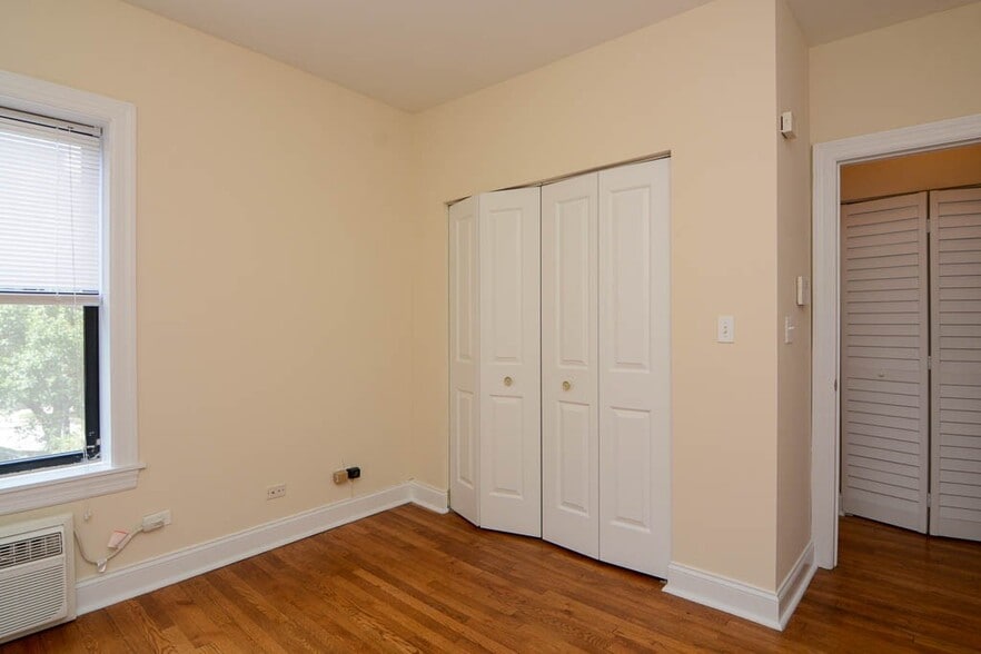 Building Photo - 728 W Addison St