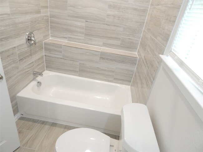 Building Photo - 230 Northlawn St