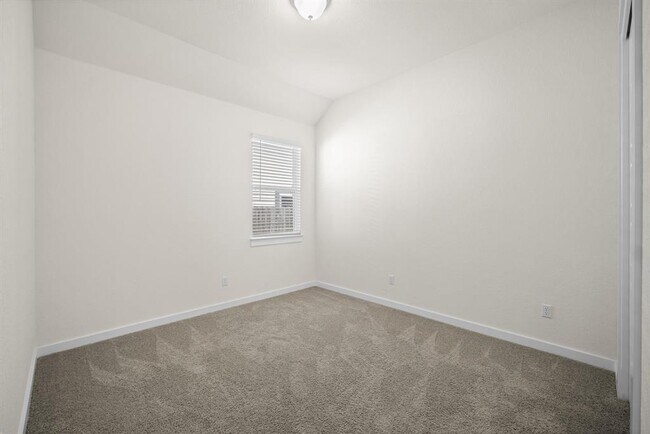 Building Photo - 119 James Rose Ln