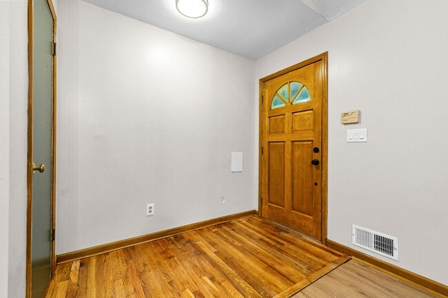 Building Photo - Fully Renovated Three Bedroom in the heart of Stockbridge!