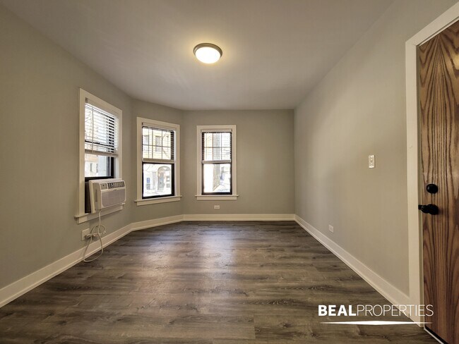 Building Photo - 425 W Belden Ave