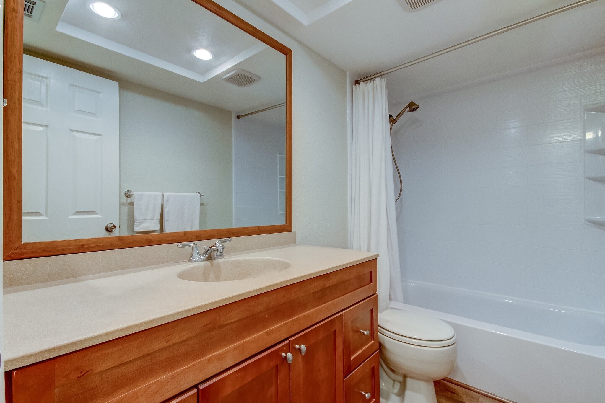 Building Photo - 4480 Overlook Dr NE