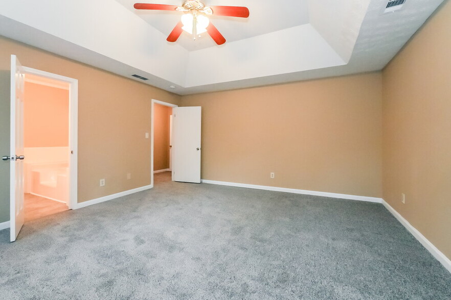 Building Photo - 240 Brookclear Ln