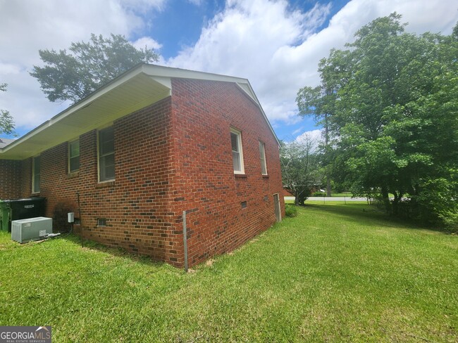 Building Photo - 4313 Sims St