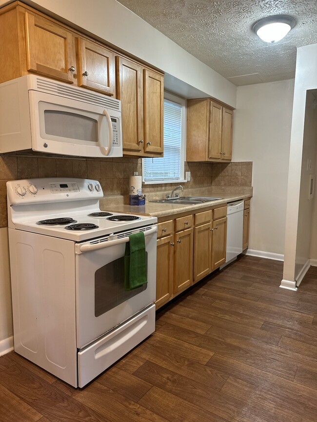 Building Photo - Oak Park Townhomes