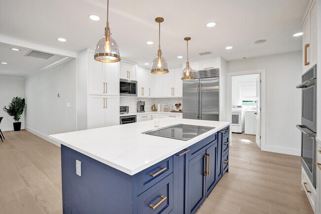 Building Photo - 885 Nafa Dr