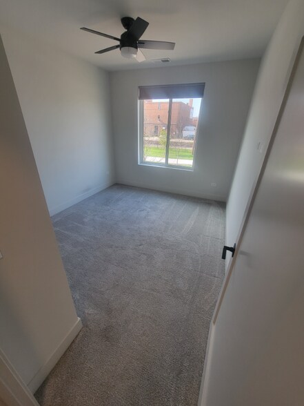 Building Photo - 302 W Liberty Dr