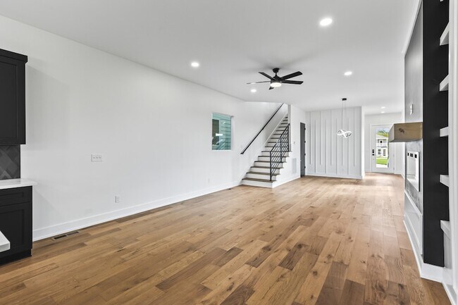Building Photo - 2107 Courtney Ave