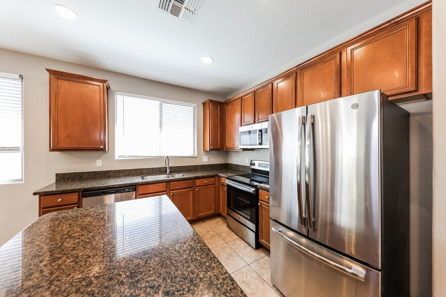 Building Photo - 14338 W Crocus Dr