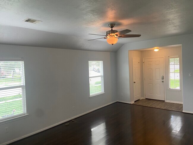 Building Photo - 3910 Falvel Cove Dr