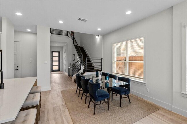 Building Photo - 1273 Summerbrooke Cir