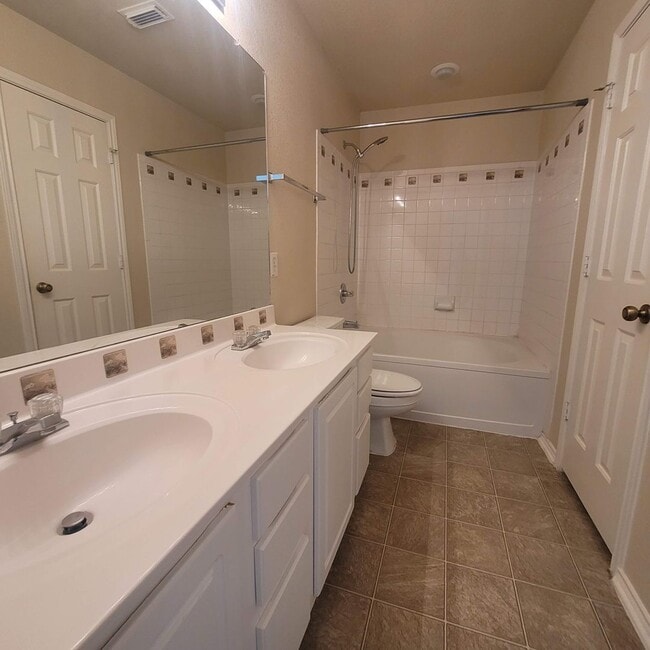 Building Photo - Perfectly Located near Medical Center