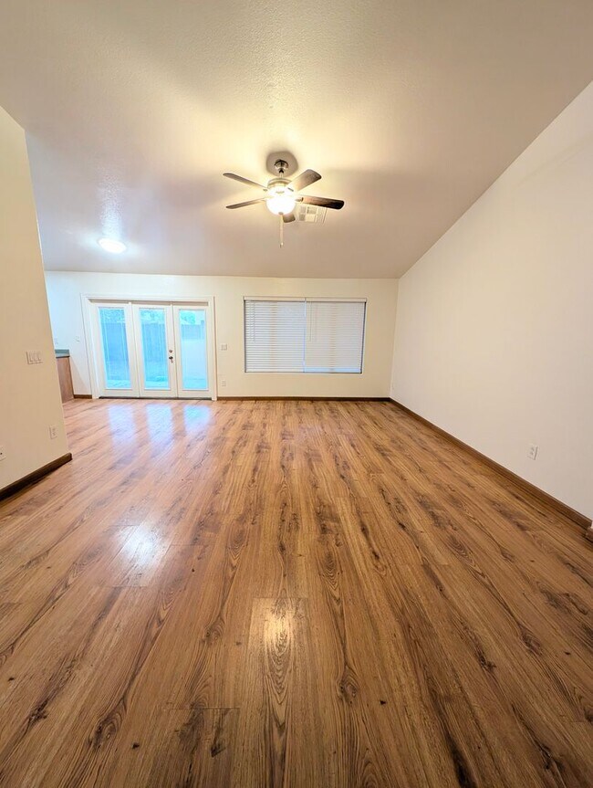 Building Photo - AVAILABLE NOW Beautiful Home with Sparkling Pool in Superstition Springs!!