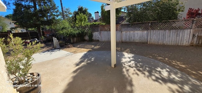 Building Photo - 3-bedroom 2.5 bath home