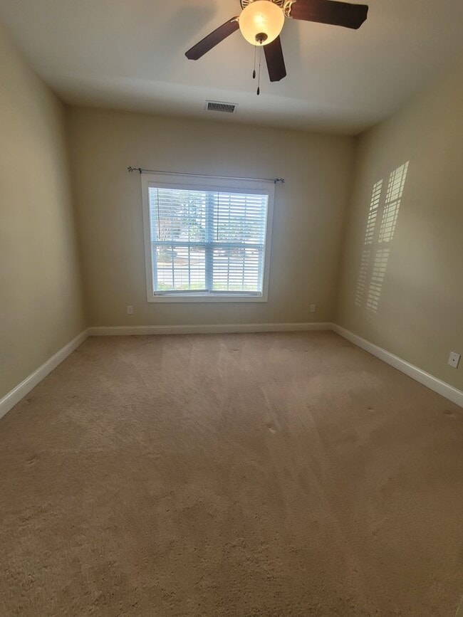 Building Photo - This 3 bedroom 2.5 bath brick townhouse with one car garage is located in Westgate Shoreline subd...