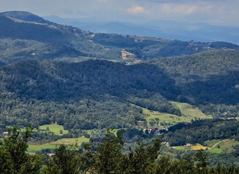 Building Photo - 303 Sugar Top Dr