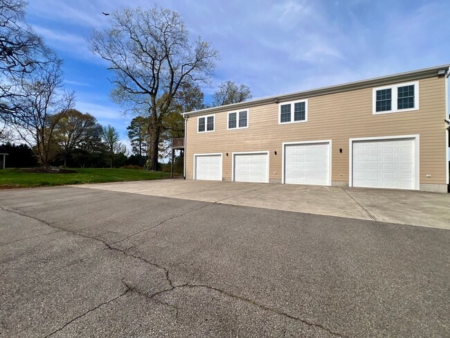 Building Photo - Adorable Waterfront/Fully Furnished/All In...