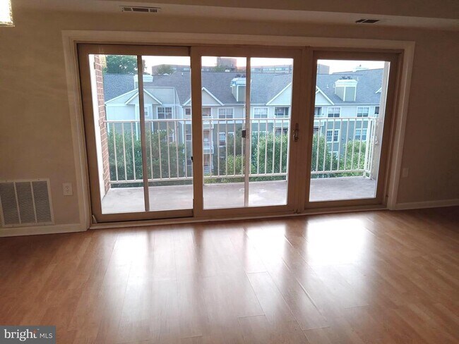 Building Photo - 5250 Valley Forge Dr