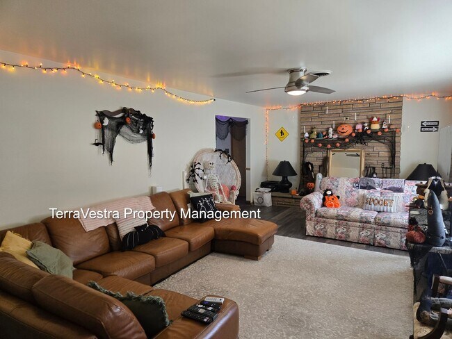 Primary Photo - College rental 5 bedroom 4 bathroom Now sh...