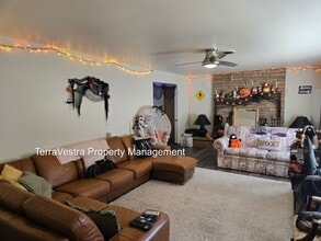 Building Photo - College rental 5 bedroom 4 bathroom Now sh...