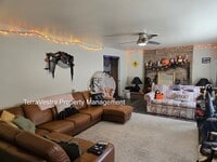 Building Photo - College rental 5 bedroom 4 bathroom Now sh...