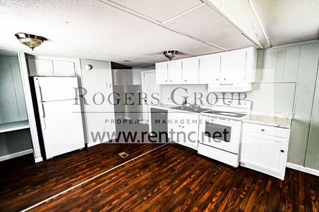 Building Photo - 65 Mark St