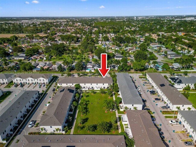 Building Photo - 757 SW 11th St