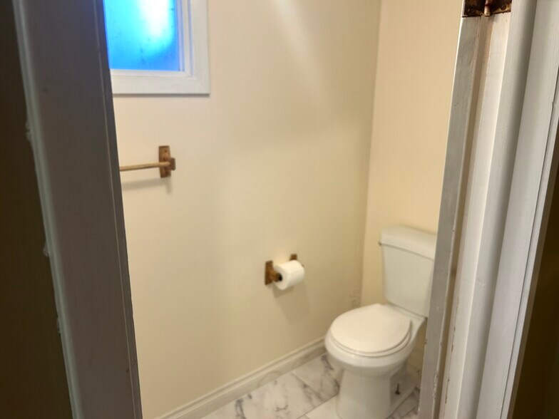 Building Photo - 1025 Tyler Ave