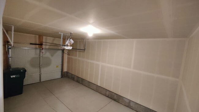 Building Photo - West Haven 3 bedroom Townhome for Rent!