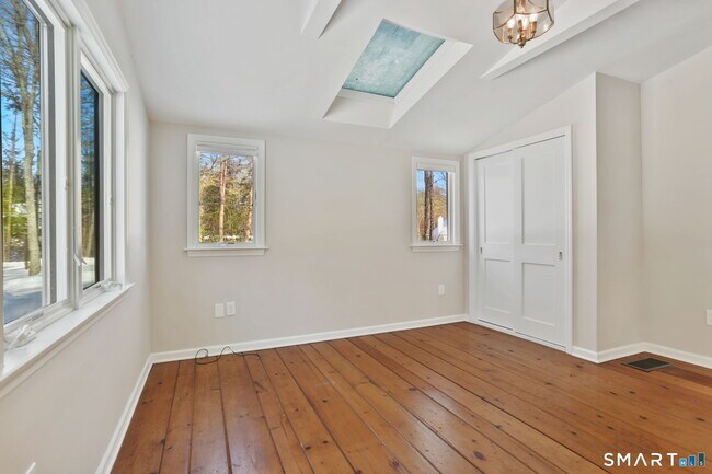 Building Photo - 815 Valley Rd