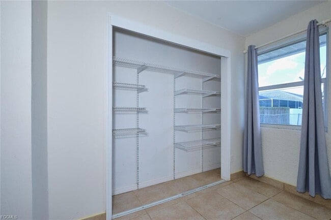 Building Photo - 2614 SE 12th Pl